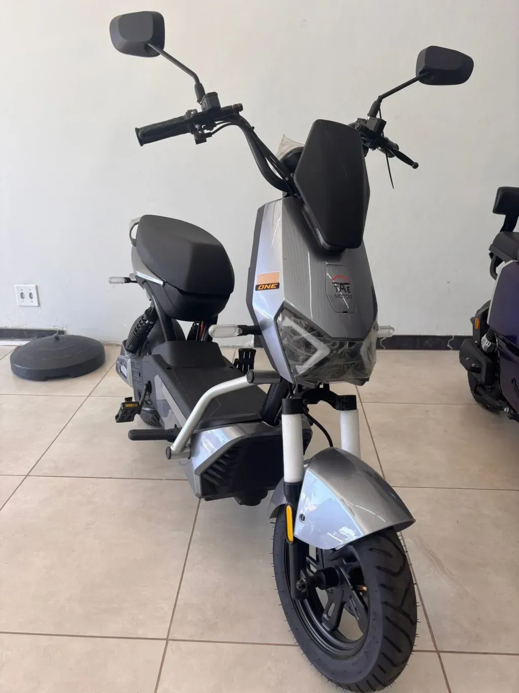 Interior da loja TAE Motos